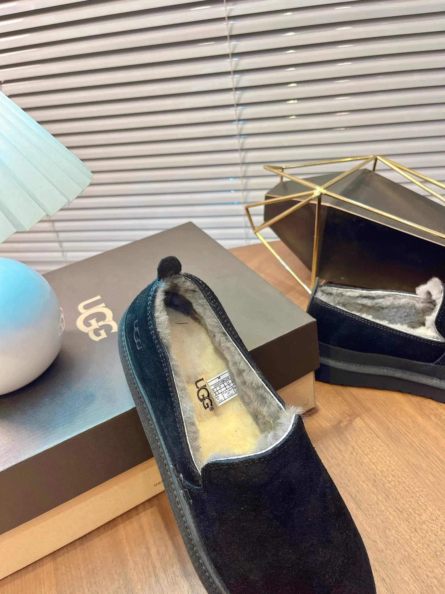 【UGG】 P: 520💰 Size: 39-45 2025 new style 𝑼𝑮𝑮•Men's ◾️. Men's winter snow boots and fur shoes. The matching coefficient is also 100%. 💥Good-looking✨Fully fashionable and full of aura when put on📈 Upper: High-quality cow suede Lining: Sheep fur integrated🐑Wool lining Outsole: EVA anti-slip outsole.
